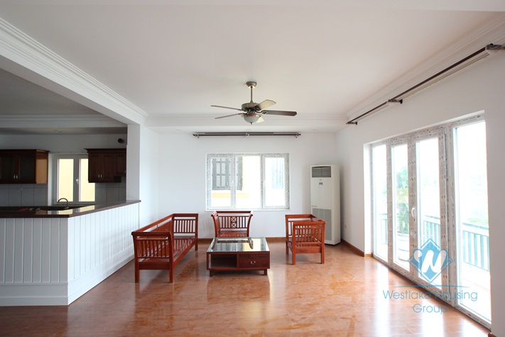 Nice and lake view serviced apartment  for rent in Quang An Street, Tay Ho District, Ha Noi 